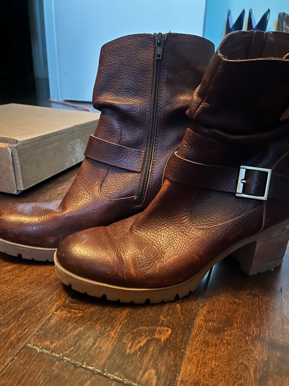 Korks moto bootie brown sz 9 1/2